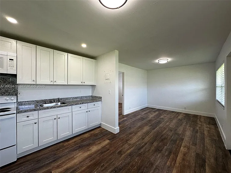 2321 Madison St #6 — Photo 4