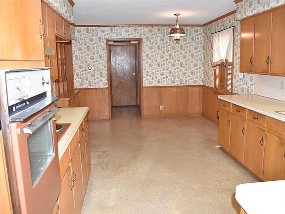 5th image of 9944 Greenfield Dr