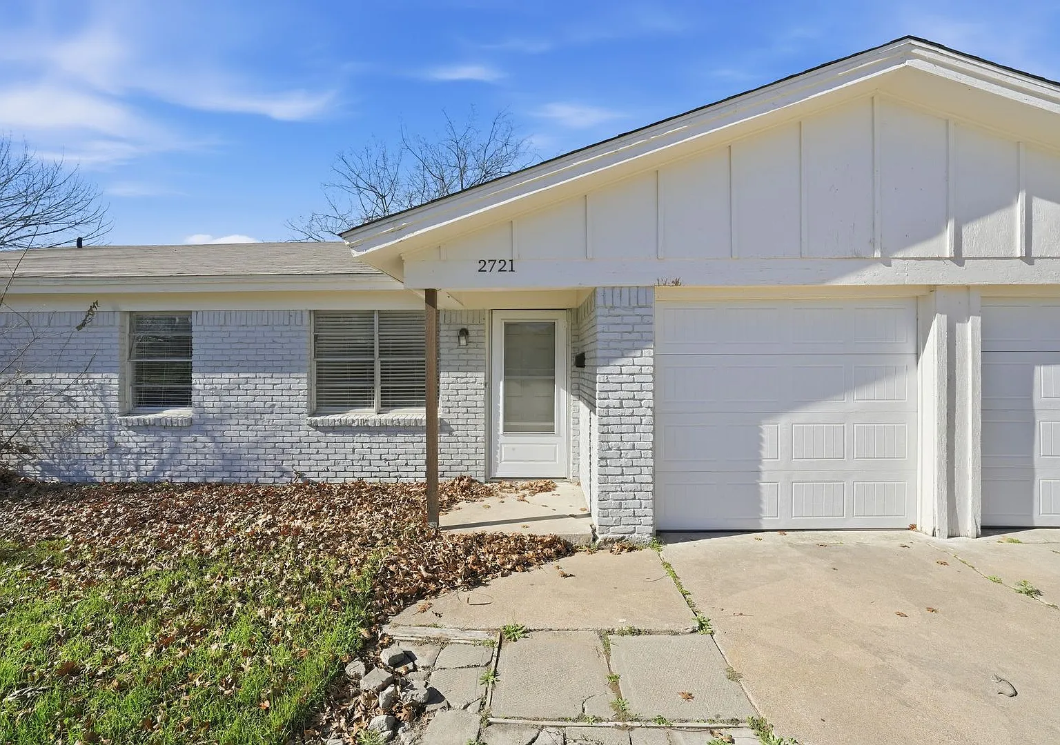 Beautifully renovated 3-bedroom, 2-bath home located in Richland Hills, TX 76118. This move-in re... — Photo 3