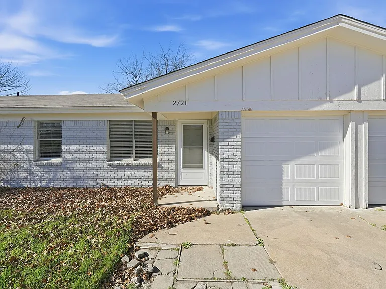 2721 Ash Park Dr — Photo 3