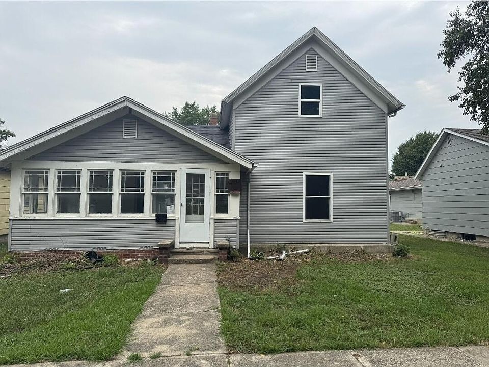 1st image of 208 S 3rd St