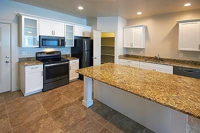 Kitchen w/ Island and corner Pantry