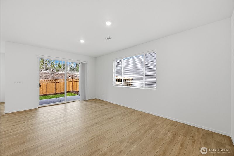 5th image of 14405 204th Avenue Ct E