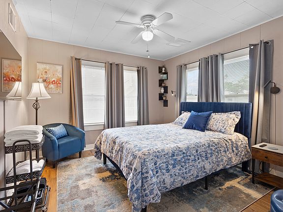 Queen size bed. Close the blackout curtains for some good sleep. Towels and linens provided.