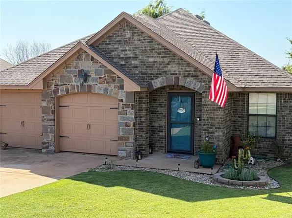 958 Cotswold Ct, Blanchard, OK 73010