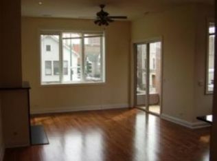 1354 W Attrill St #302, Chicago, IL 60647