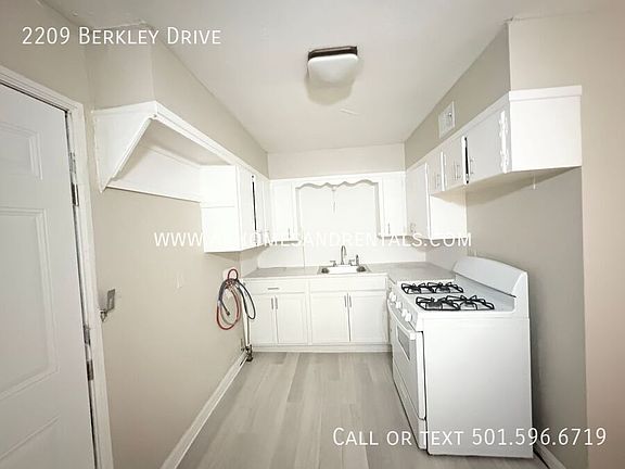 4th image of 2209 N Berkley Dr