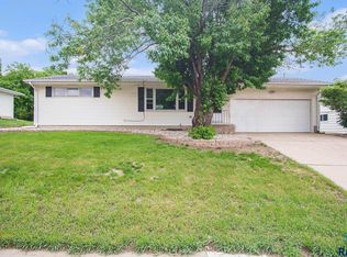 804 S Jessica Ave, Sioux Falls, SD 57103