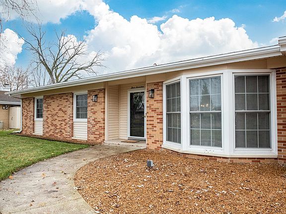 3rd image of 317 N Longbow Dr