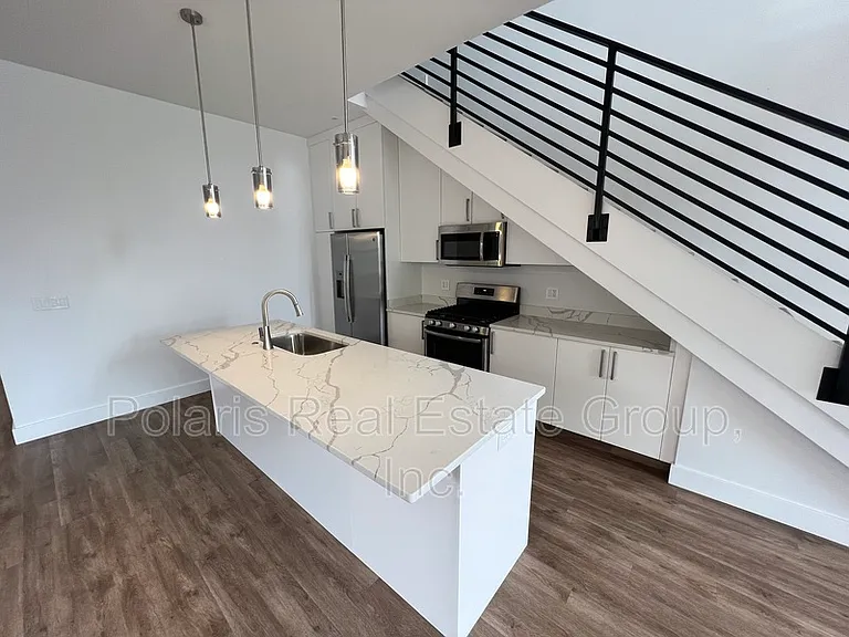 2201 Pleasant St — Photo 4