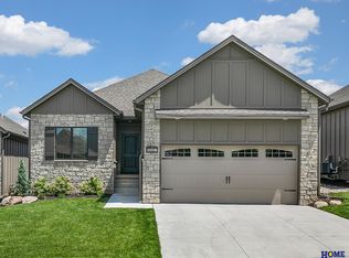 10163 Edgewater Ln, Lincoln, NE 68527
