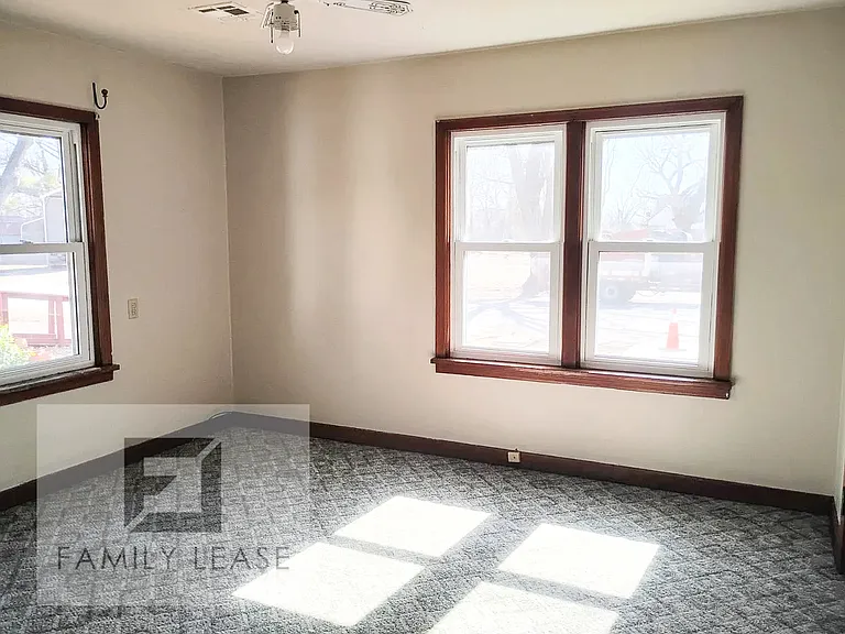 110 W New St — Photo 20
