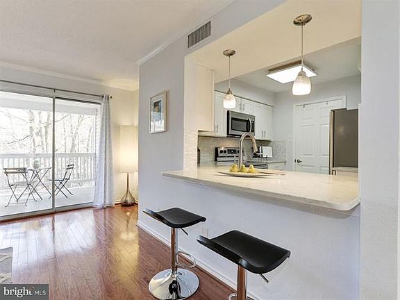 5th image of 1503 Lincoln Way APT 204B