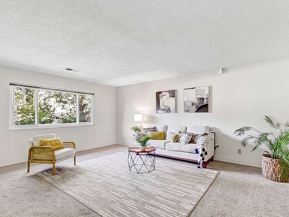 3rd image of 2312 Temple Dr