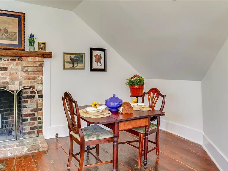 241 Laurens St SW #D — Photo 9