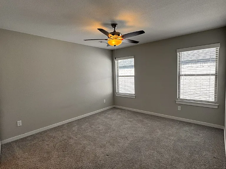 2369 E Amherst Aly — Photo 17