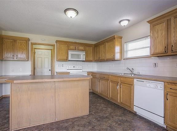 5th image of 5401 Larson Ave