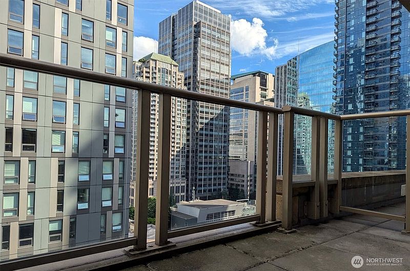 4th image of 910 Lenora Street #S1502