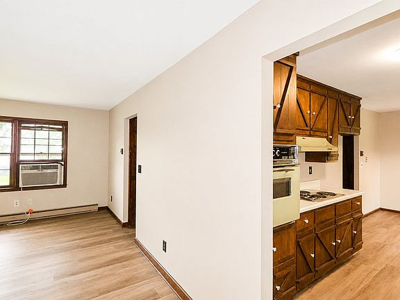 2nd image of 3750 Robinson Dr