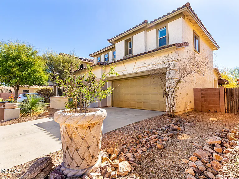 1599 W Homecoming Way — Photo 2