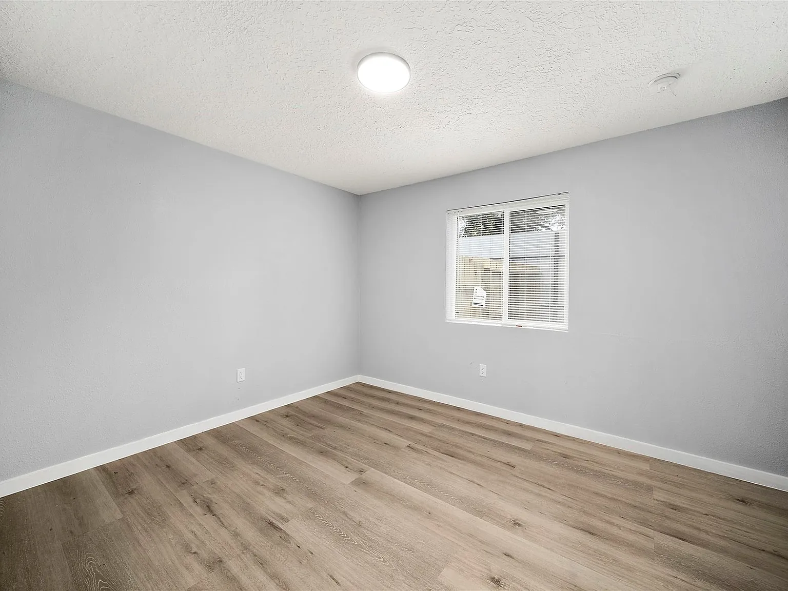 2 bed, 1.5 bath, 7416 sqft, $1,280 — Photo 4