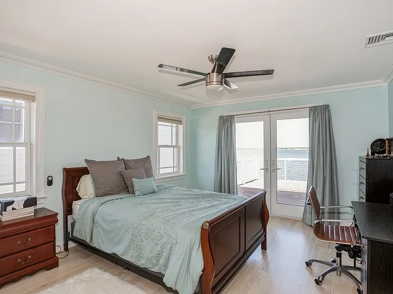 676 Dune Rd — Photo 13