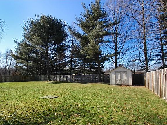 3rd image of 5672 Charmar Dr