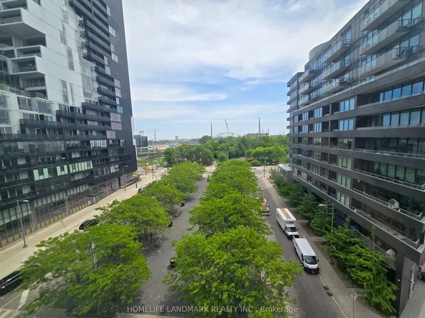 21 Lawren Harris Sq #618, Toronto, ON M5A 0N7