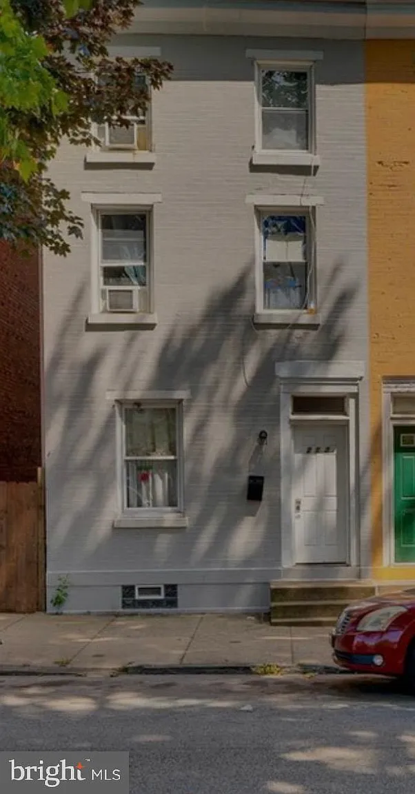 212 Knox St photo 1
