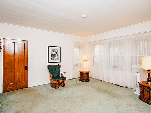 4th image of 5722 N McVicker Ave