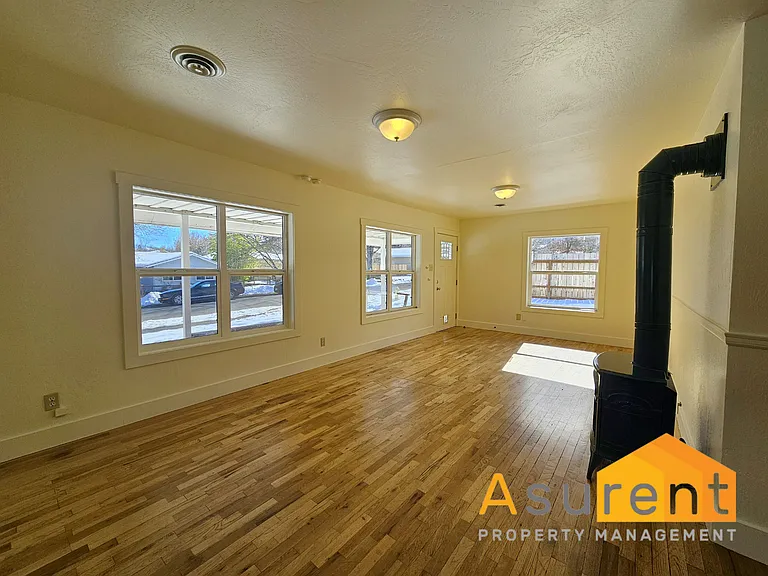 459 Willow St — Photo 4