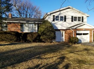 1590 Harmor Ln, Bethlehem, PA 18017