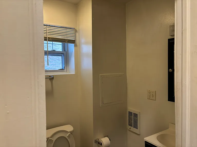 885 Belmont Ave — Photo 15