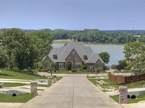 2nd image of 5800 Lakeside Dr
