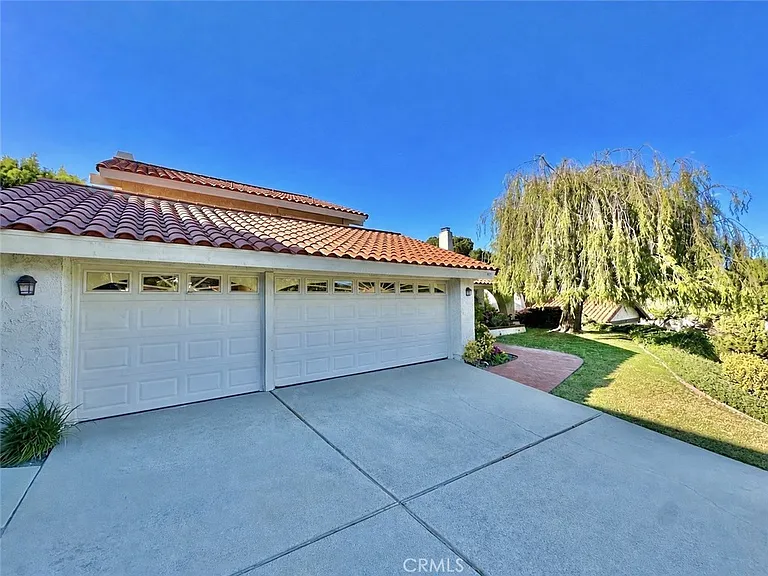 26543 Academy Dr — Photo 1