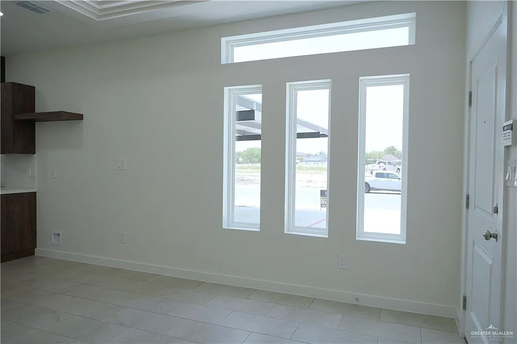 2 bed, 2.0 bath, 902 sqft, $1,250 — Photo 3