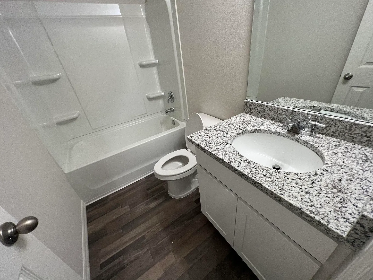 3 bed, 2.0 bath, 1384 sqft, $2,250 — Photo 3