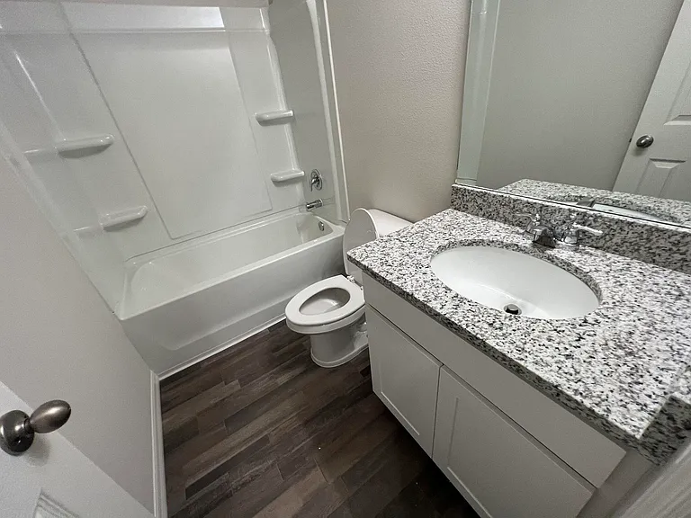 7602 Pensacola Rd — Photo 3