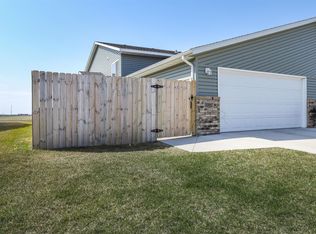 3392 Maple Leaf Loop S, Fargo, ND 58104