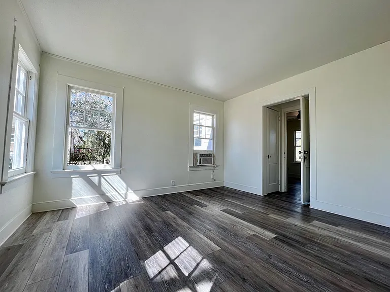 2998 Memorial Dr SE — Photo 11