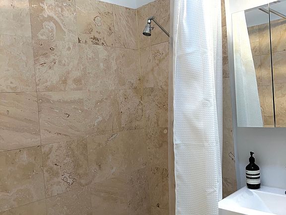 5th image of 33 Hemenway St #3