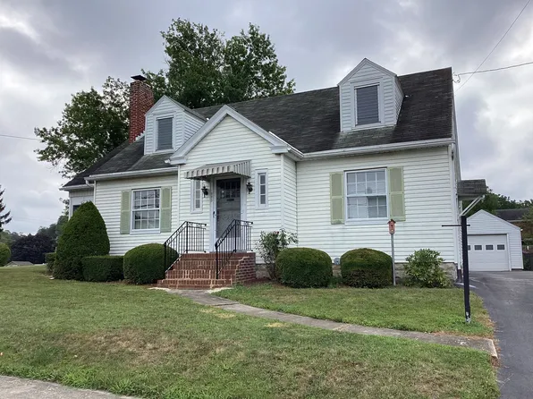 225 N Grant St, Waynesboro, PA 17268