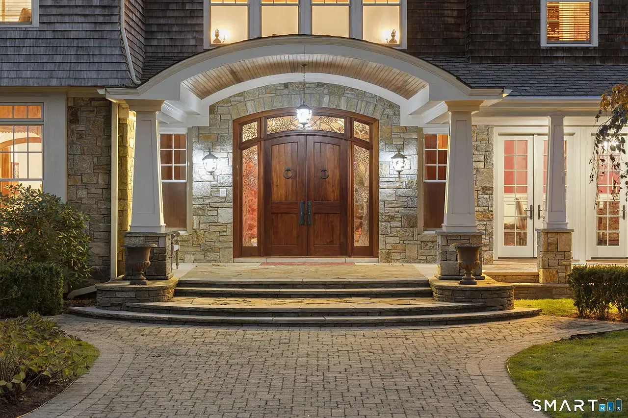 6 bed, 14400 sqft, $35,000 — Photo 2