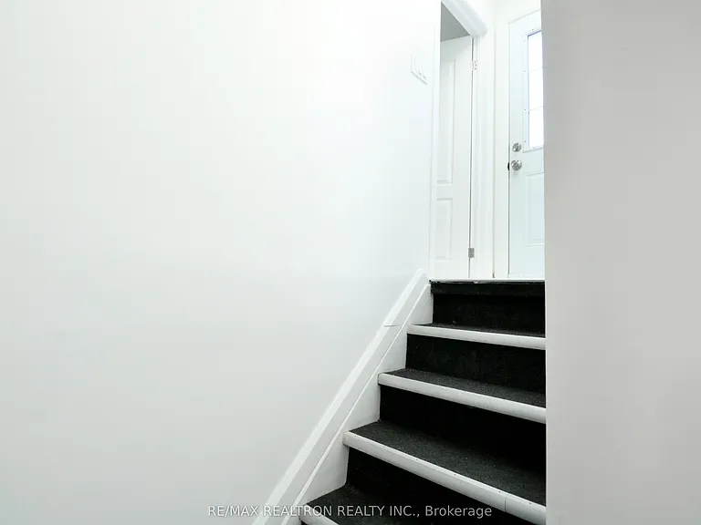 122 Longford Dr #BASEMENT — Photo 3