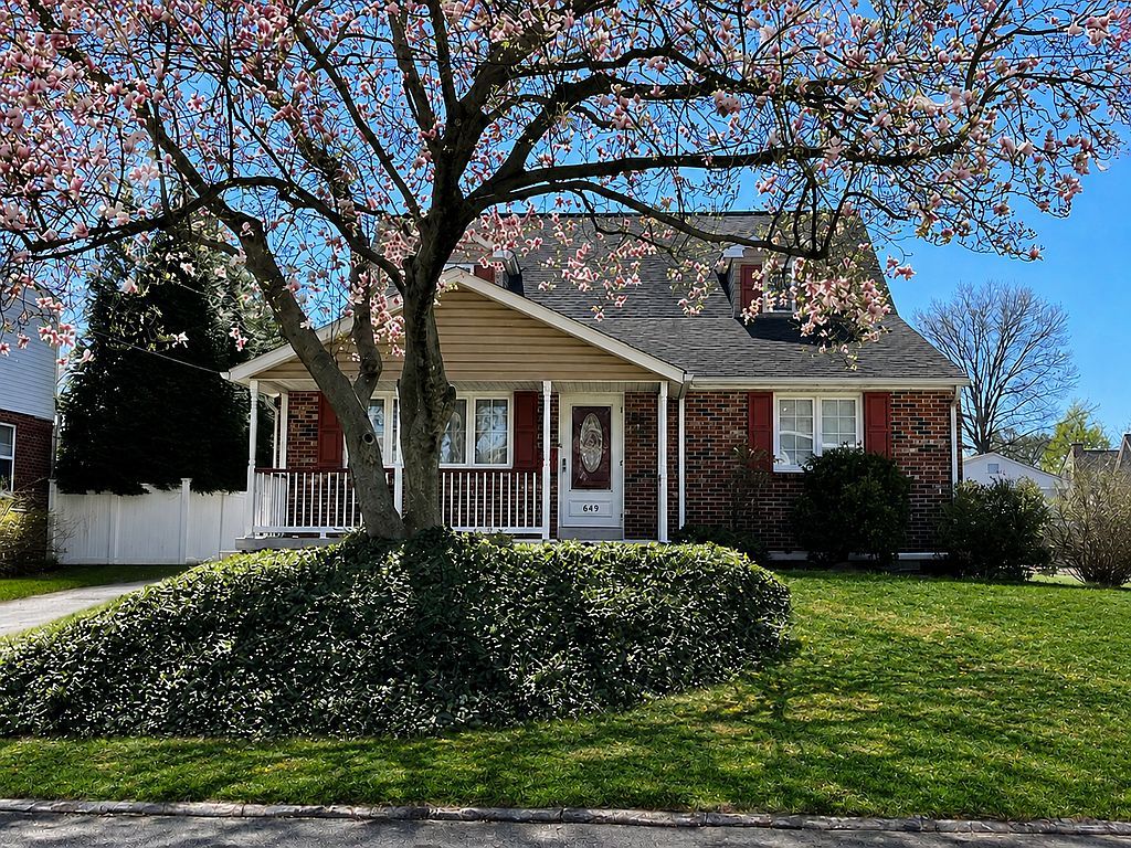 645 Brighton Ter - Property Image