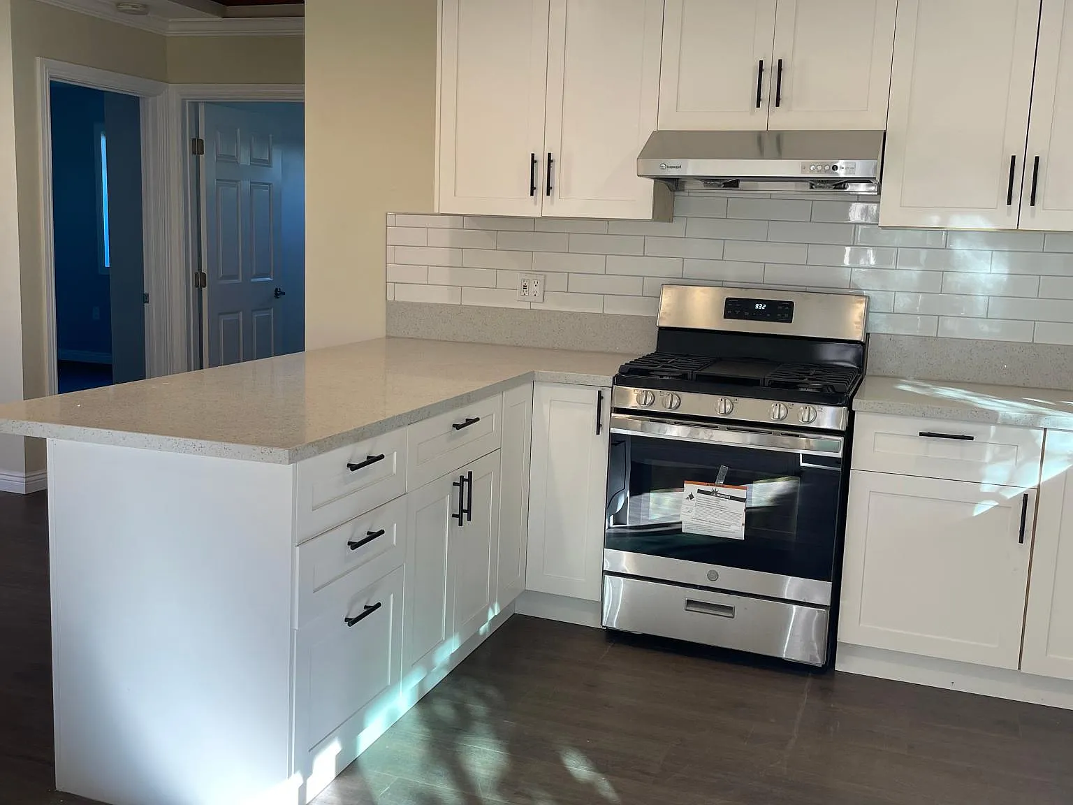 1028 Bilton Way — Photo 2
