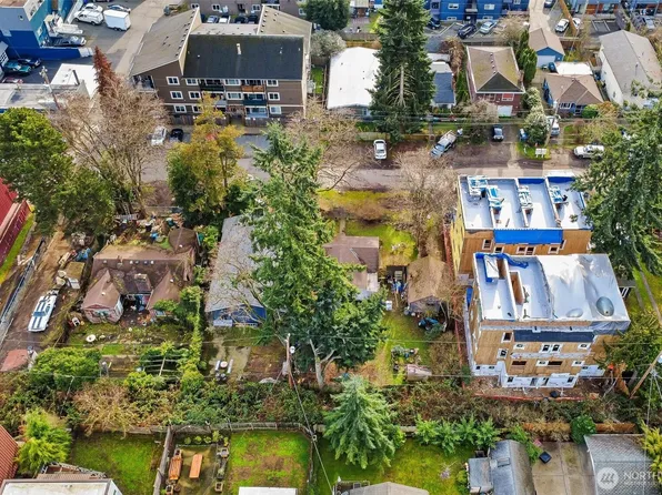 934 N 101st Street, Seattle, WA 98133