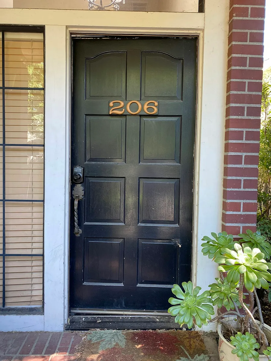 front door - 206 2nd St