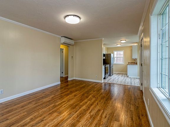 5th image of 520 N Division St