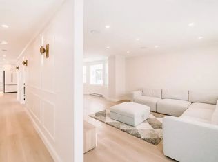 555 W 20th Ave #1, Vancouver, BC V5Z1X8